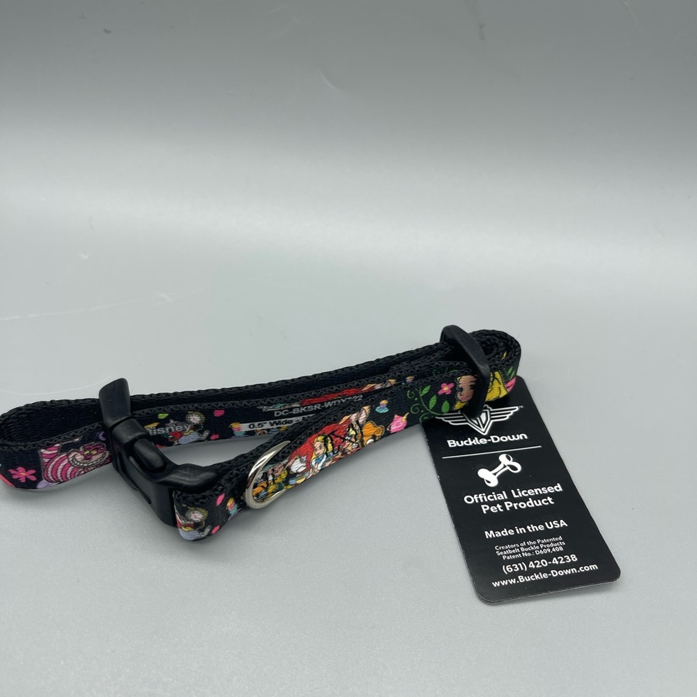 Buckle-Down Plastic Clip Collar Alice's Encounters in Wonderland - 1/2" Wide Med - Picture 8 of 10